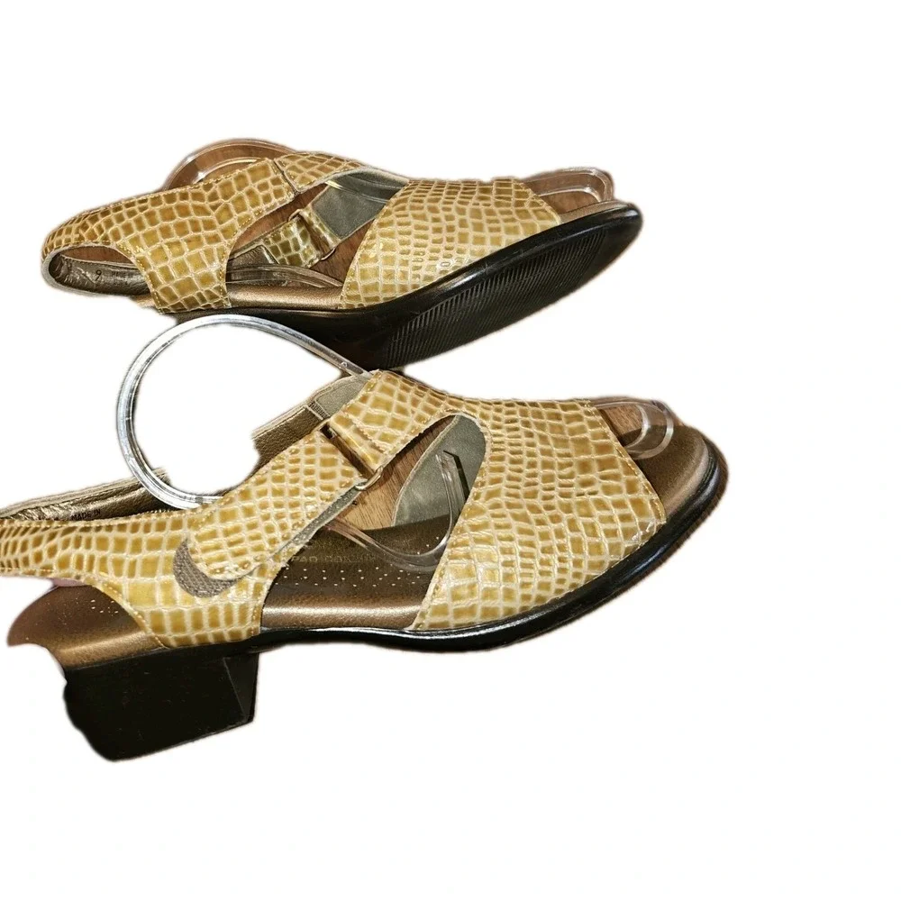 SAS‎ SUNTIMER Gold Patent Croc Leather Tripad Comfort Low Heel Sandals 8